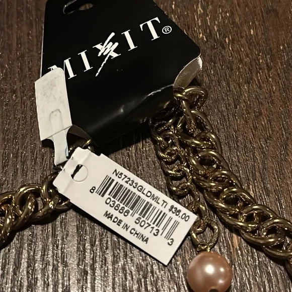 NWT Charm Costume Necklace by Mix It - Picture 3 of 3